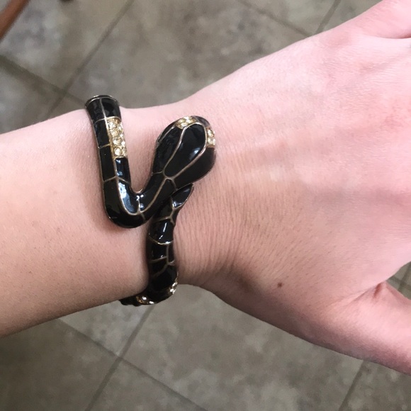 Jewelry - Absolutely Gorgeous Snake Bracelet